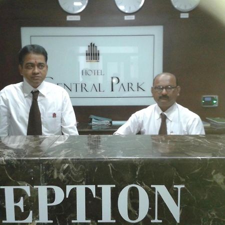 Hotel Central Park Силигури Екстериор снимка