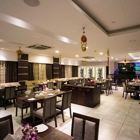 Hotel Central Park Силигури Екстериор снимка