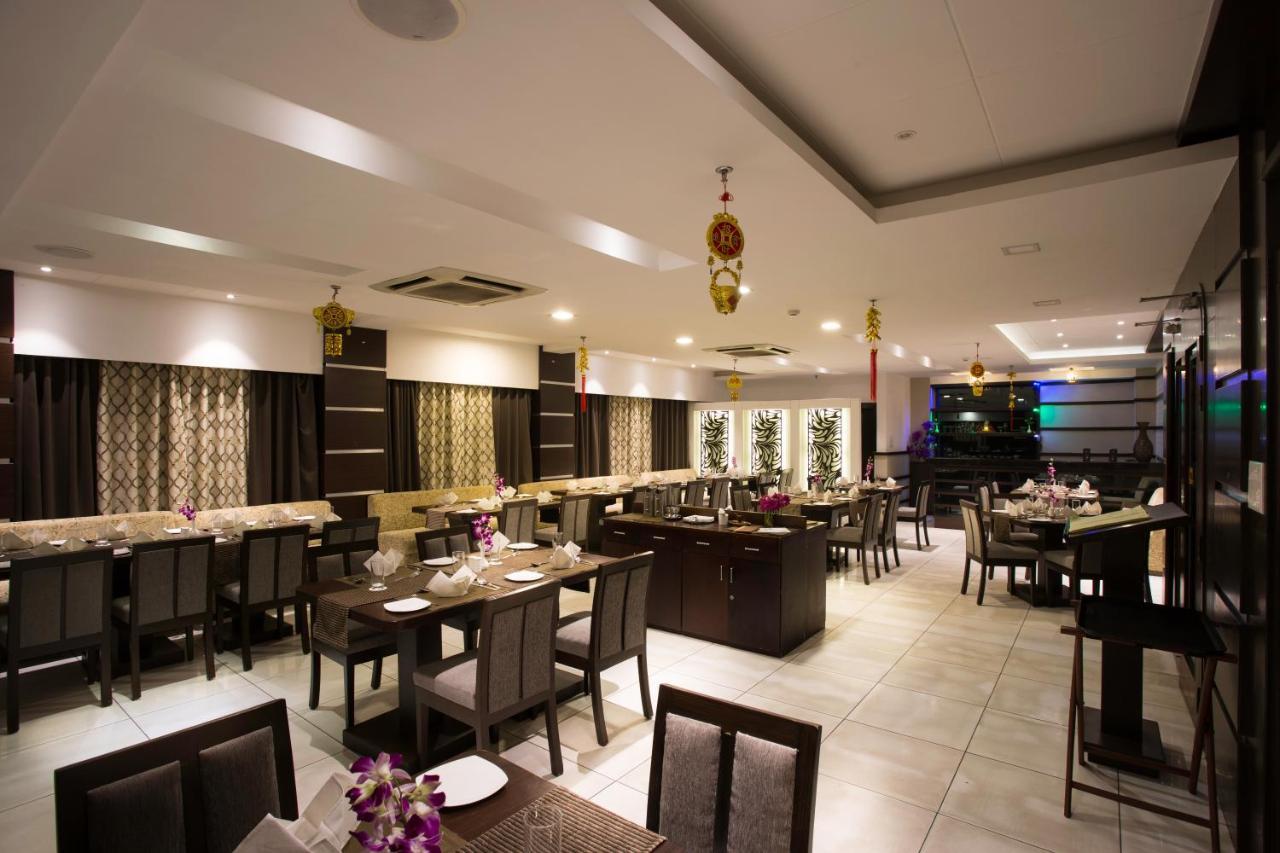 Hotel Central Park Силигури Екстериор снимка
