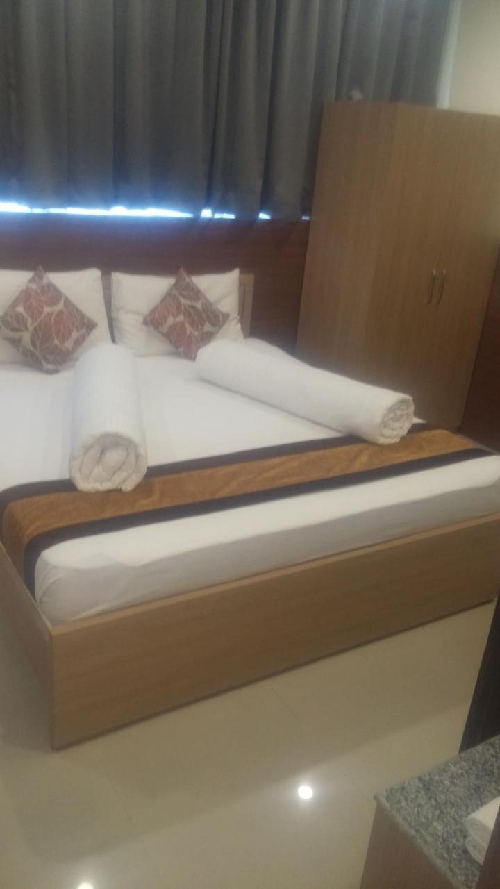 Hotel Central Park Силигури Екстериор снимка